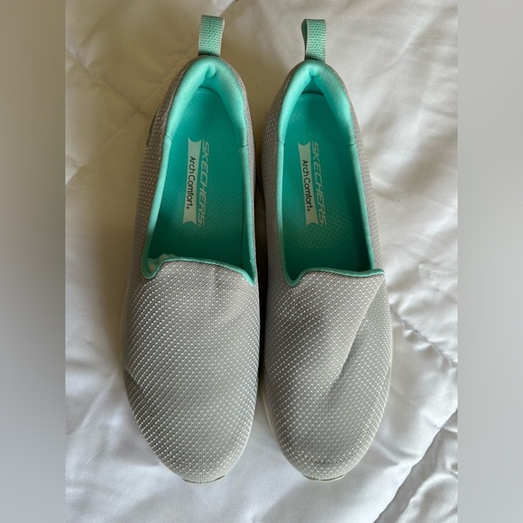 Like new Skechers Ladies Arch Comfort Slip On Walking Shoes Sz 9 - Picture 3 of 5